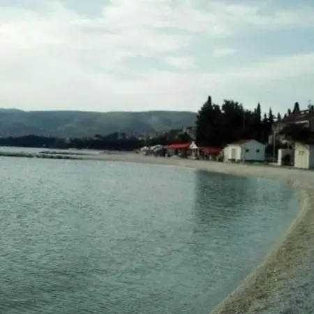 Immaculate 2-bed In Okrug Gornji