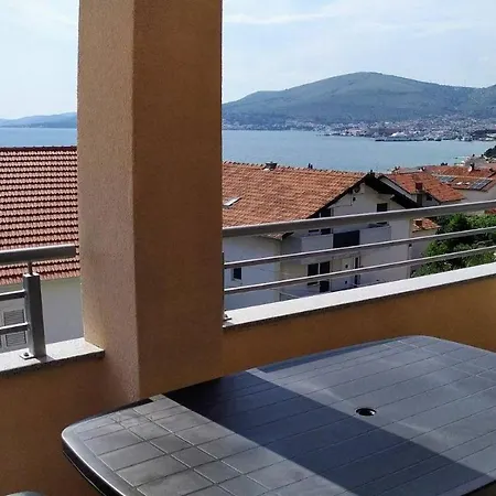 Immaculate 2-bed In Okrug Gornji * Trogir