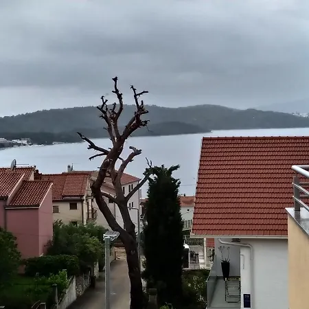 Immaculate 2-bed In Okrug Gornji * Trogir