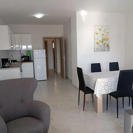 Immaculate 2-bed In Okrug Gornji Trogir