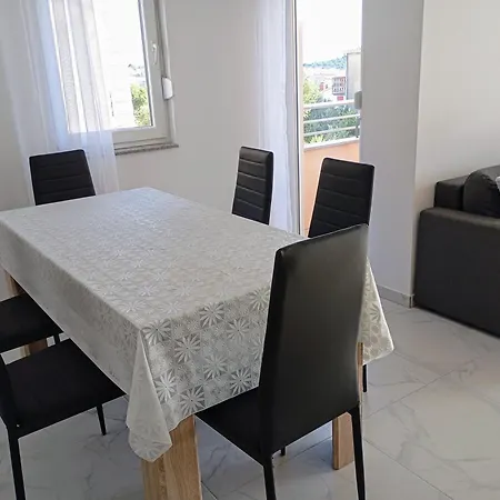 Immaculate 2-bed In Okrug Gornji * Trogir