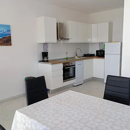 Immaculate 2-bed In Okrug Gornji * Trogir