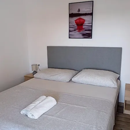 Immaculate 2-bed In Okrug Gornji Apartman Trogir