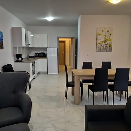Apartman Immaculate 2-bed In Okrug Gornji *