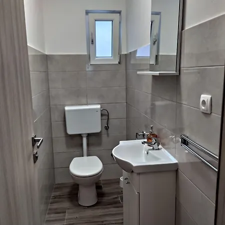 Immaculate 2-bed In Okrug Gornji * Trogir