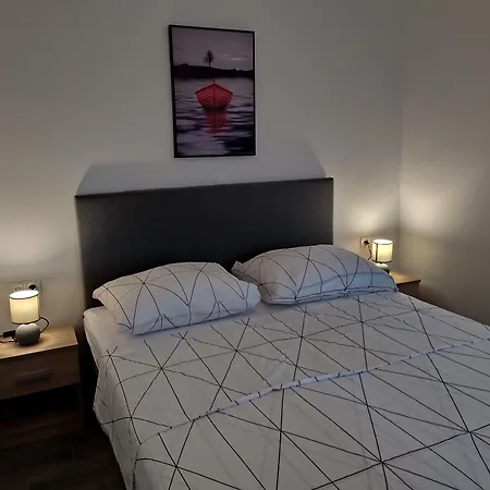 Apartman Immaculate 2-bed In Okrug Gornji Trogir