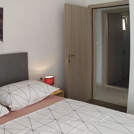 Immaculate 2-bed In Okrug Gornji Trogir
