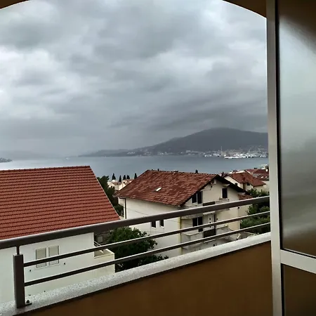 Immaculate 2-bed In Okrug Gornji * Trogir