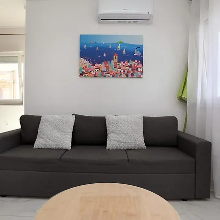 Immaculate 2-bed In Okrug Gornji Apartamento Trogir