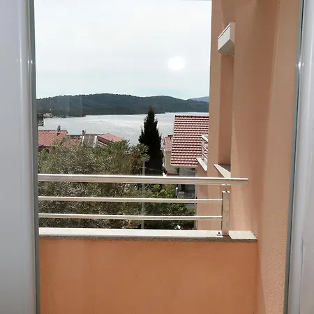 Immaculate 2-bed In Okrug Gornji Apartamento Trogir