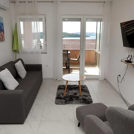 Appartement Immaculate 2-bed In Okrug Gornji
