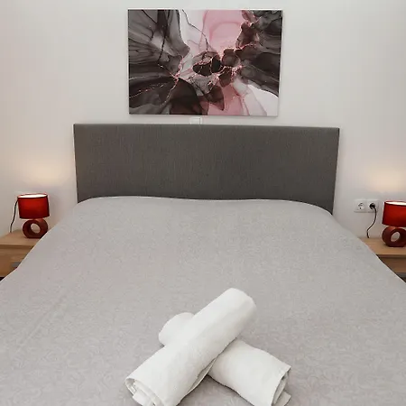 Immaculate 2-bed In Okrug Gornji Apartamento Trogir