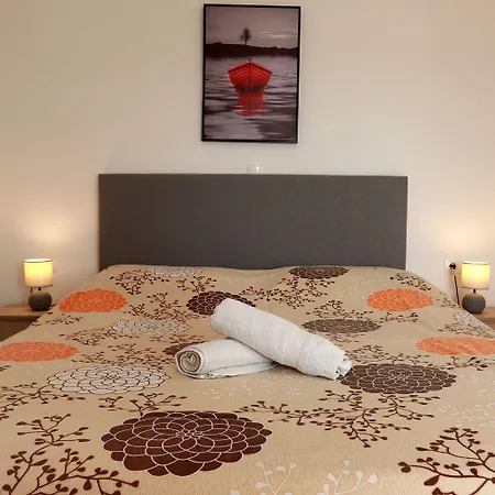 Immaculate 2-bed In Okrug Gornji