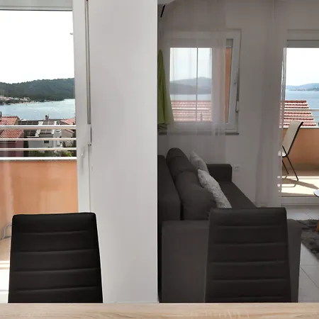 Appartement Immaculate 2-bed In Okrug Gornji Trogir