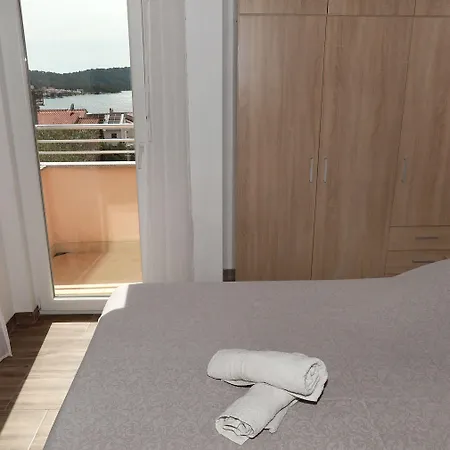 Immaculate 2-bed In Okrug Gornji * Trogir