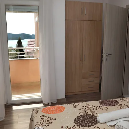 Appartement Immaculate 2-bed In Okrug Gornji Trogir