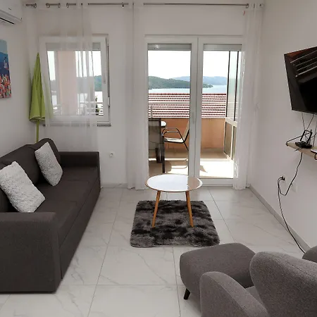 Apartamento Immaculate 2-bed In Okrug Gornji