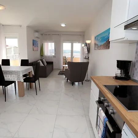 Immaculate 2-bed In Okrug Gornji Appartement