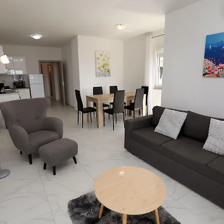 Immaculate 2-bed In Okrug Gornji Appartement Trogir