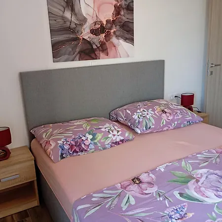 Apartament Immaculate 2-bed In Okrug Gornji *