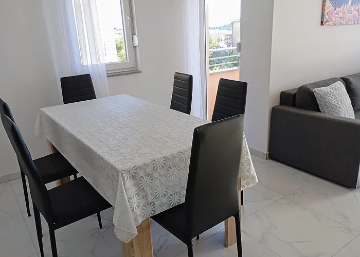 Immaculate 2-bed In Okrug Gornji * Trogir